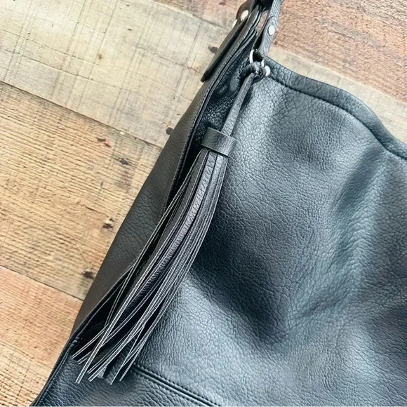 NWOT Sondra Roberts Leather Squared Hobo Bag With Tassel - Picture 5 of 11